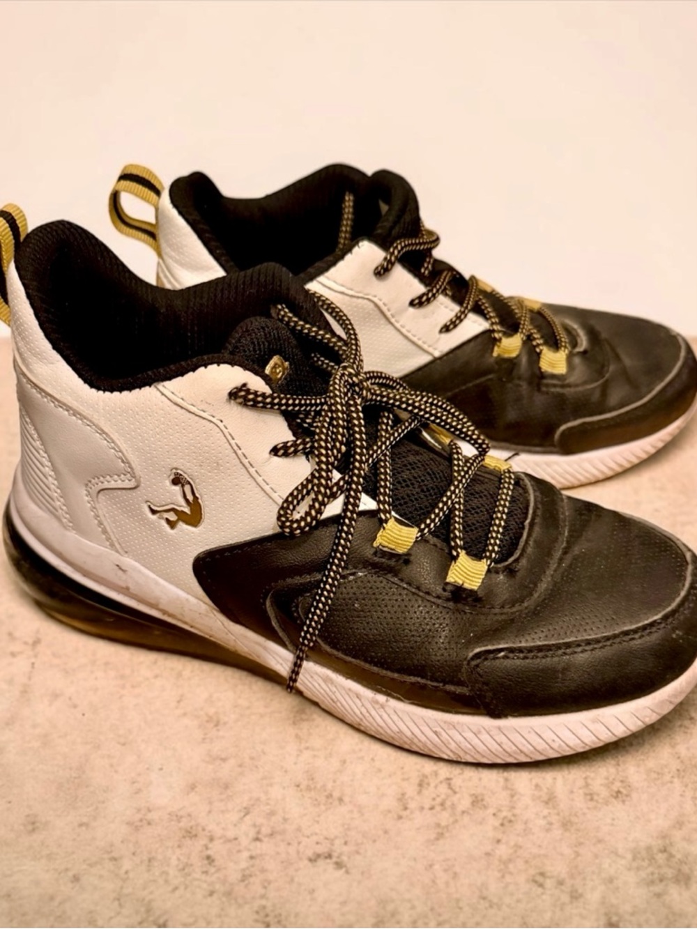 SHAQ Supreme Basketball Shoes Black & White Shoes Athletic